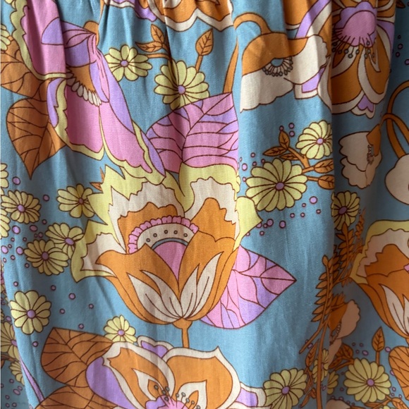 Multicolor Ruffled V-Neck Blouse - Picture 5 of 5